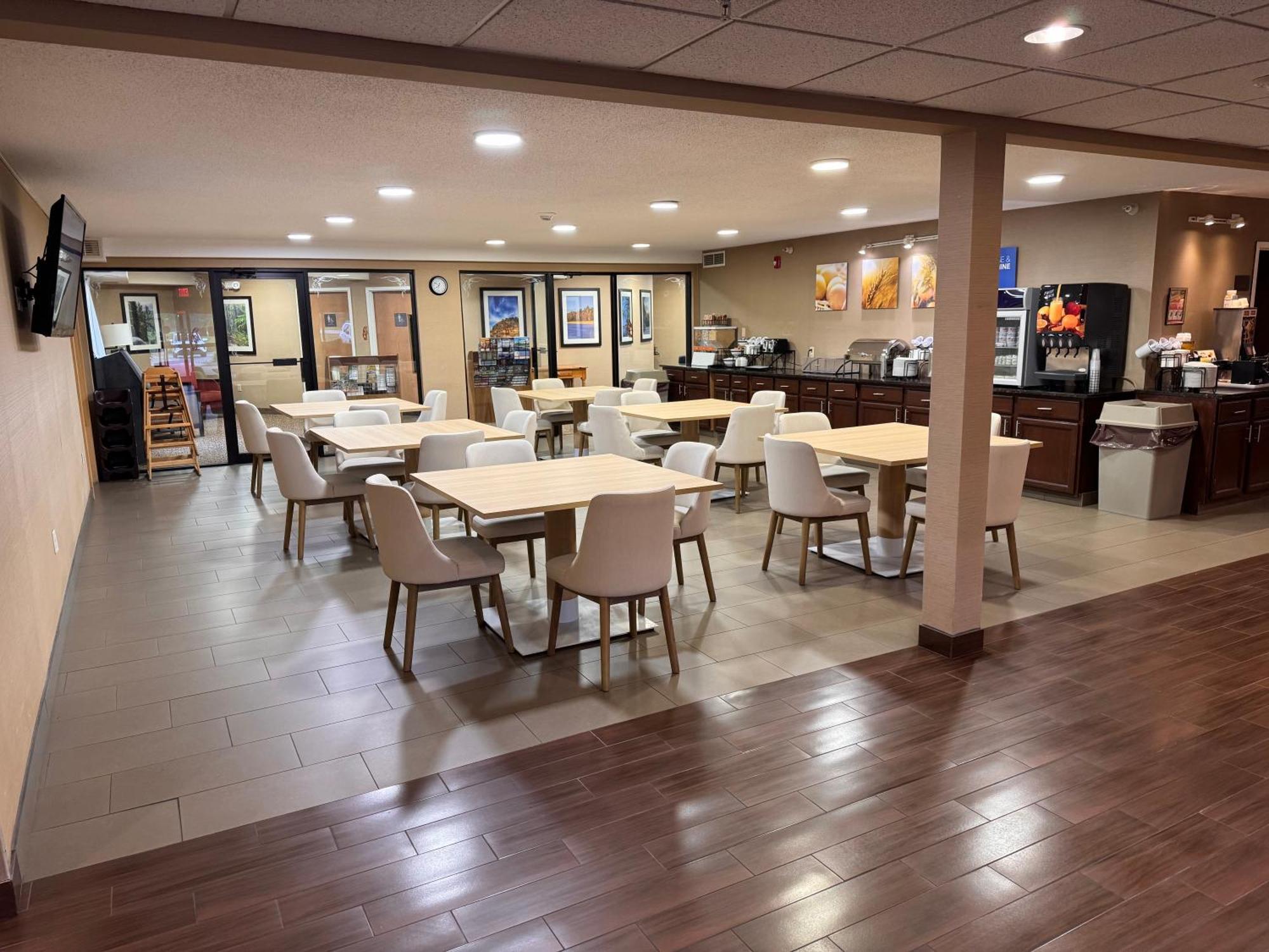 Comfort Inn & Suites Black River Falls I-94 Eksteriør bilde